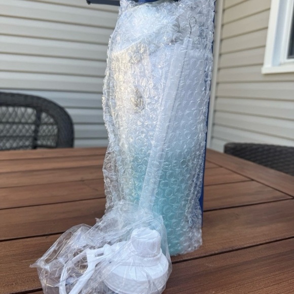 32oz Double Wall Stainless Steal Insulated Water Bottle 2 colors available. - Picture 7 of 7